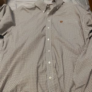 Cinch Men’s Button-Down Dress Shirt.